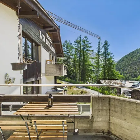 Family & Friends In Saas Fee